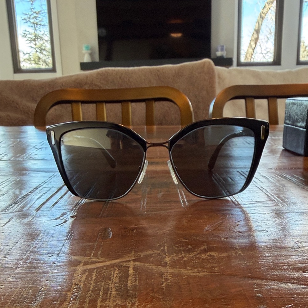 Prada Elegant Black Cat-Eye Women’s Sunglasses - Picture 3 of 7
